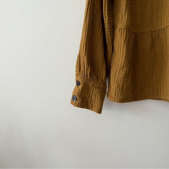 Madewell Lightspun Button-Back Peplum Top - Picture 4 of 9